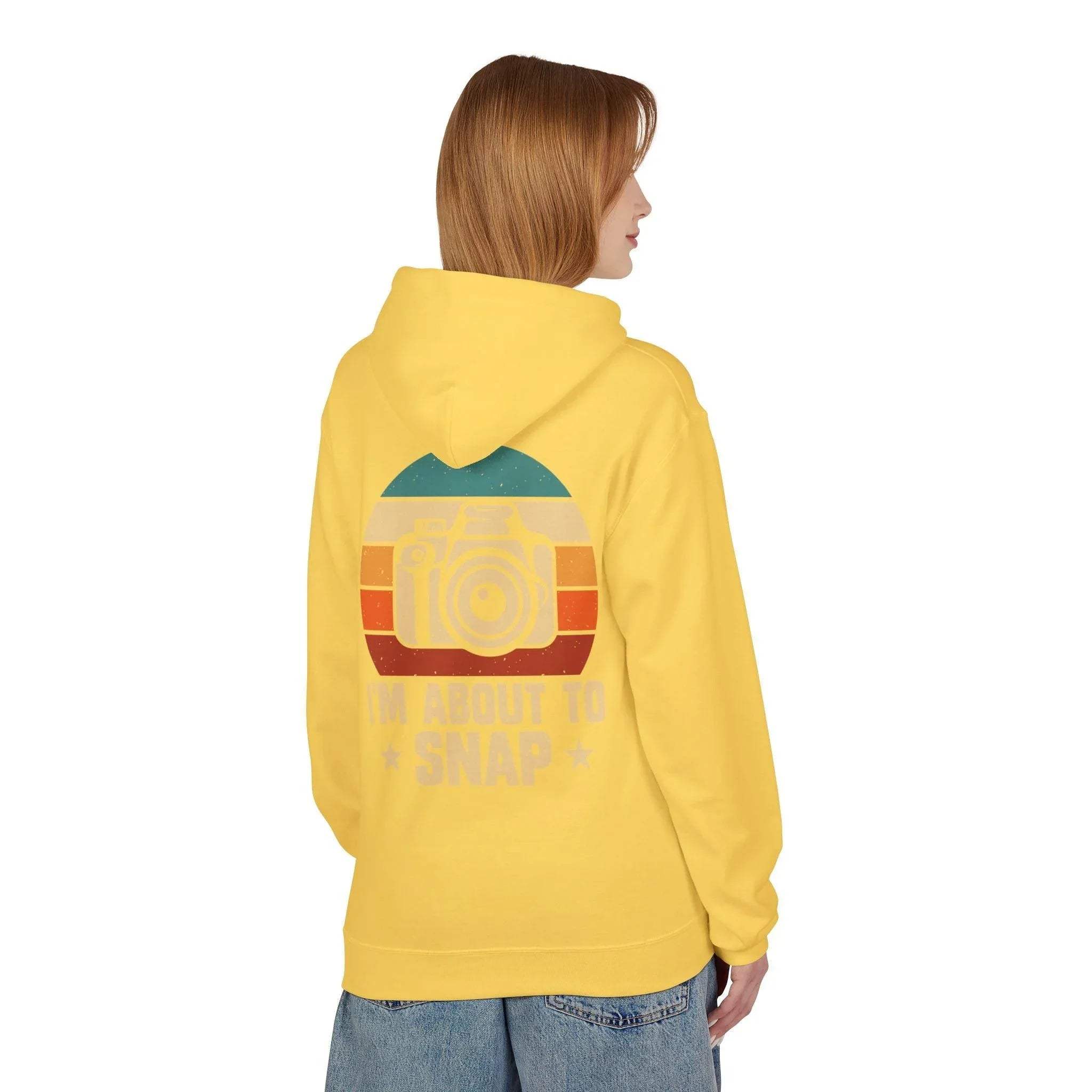Retro Photographer's "I'm About to Snap" Fleece Hoodie - Stylish Comfort for Creatives