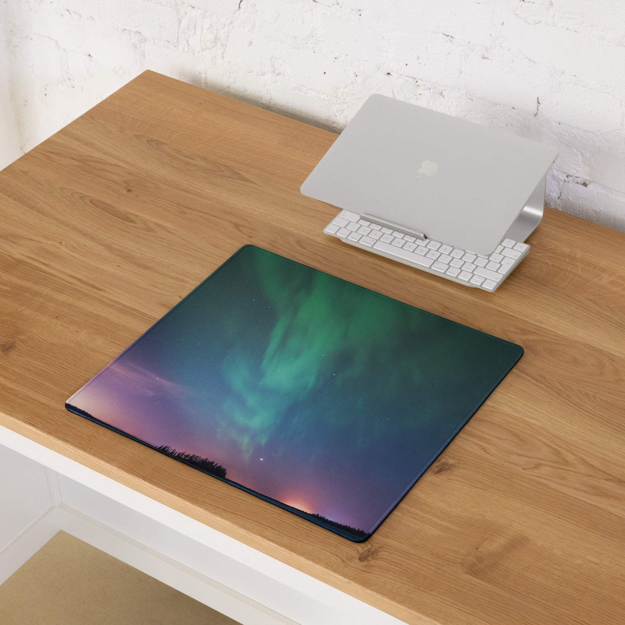 Aurora borealis gaming mouse pad with non-slip base and stitched edges