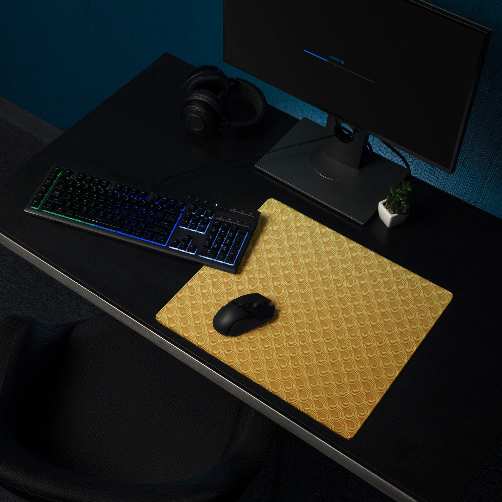 Elegant gold scallop pattern gaming mouse pad with non-slip base
