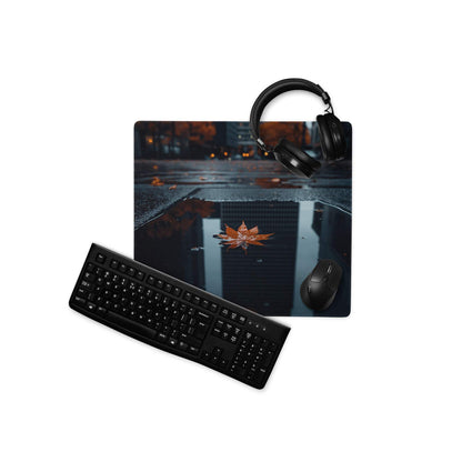 Black keyboard on Moody Urban Night Style gamer desk mat