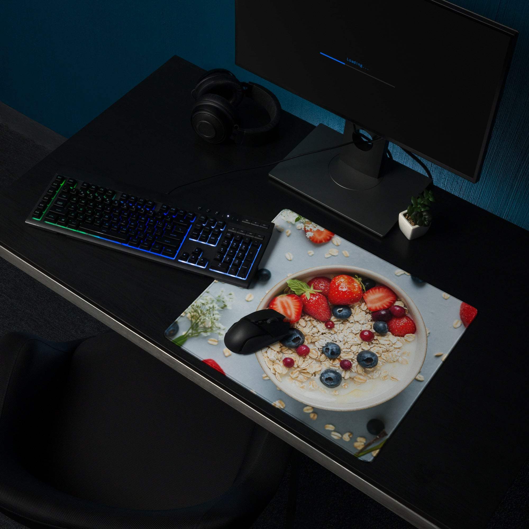 Professional large non-slip gaming mouse pad with strawberries blueberries oats print