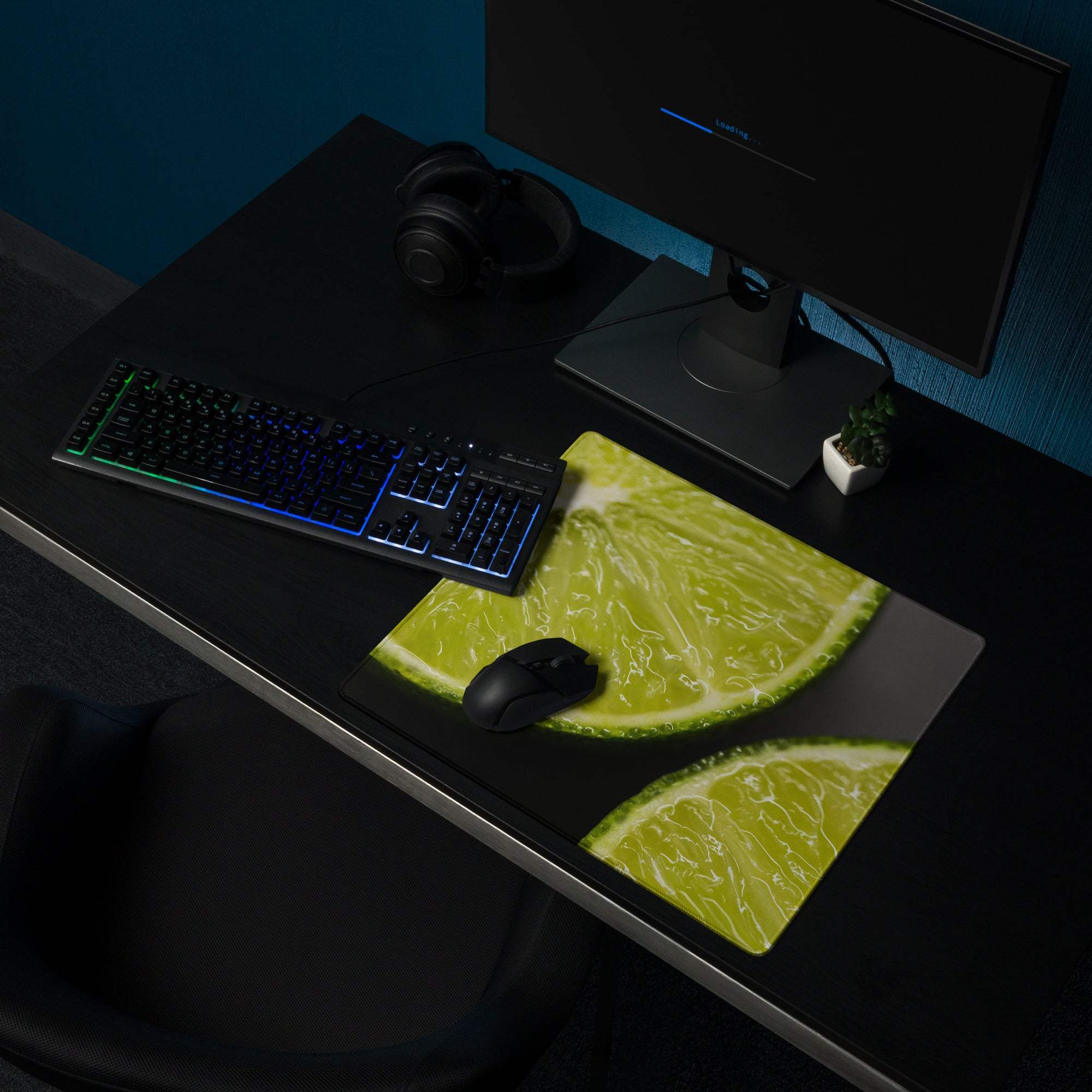 Vibrant lime slice gaming mouse pad with glossy juicy pulp, non-slip backing, stitched edges