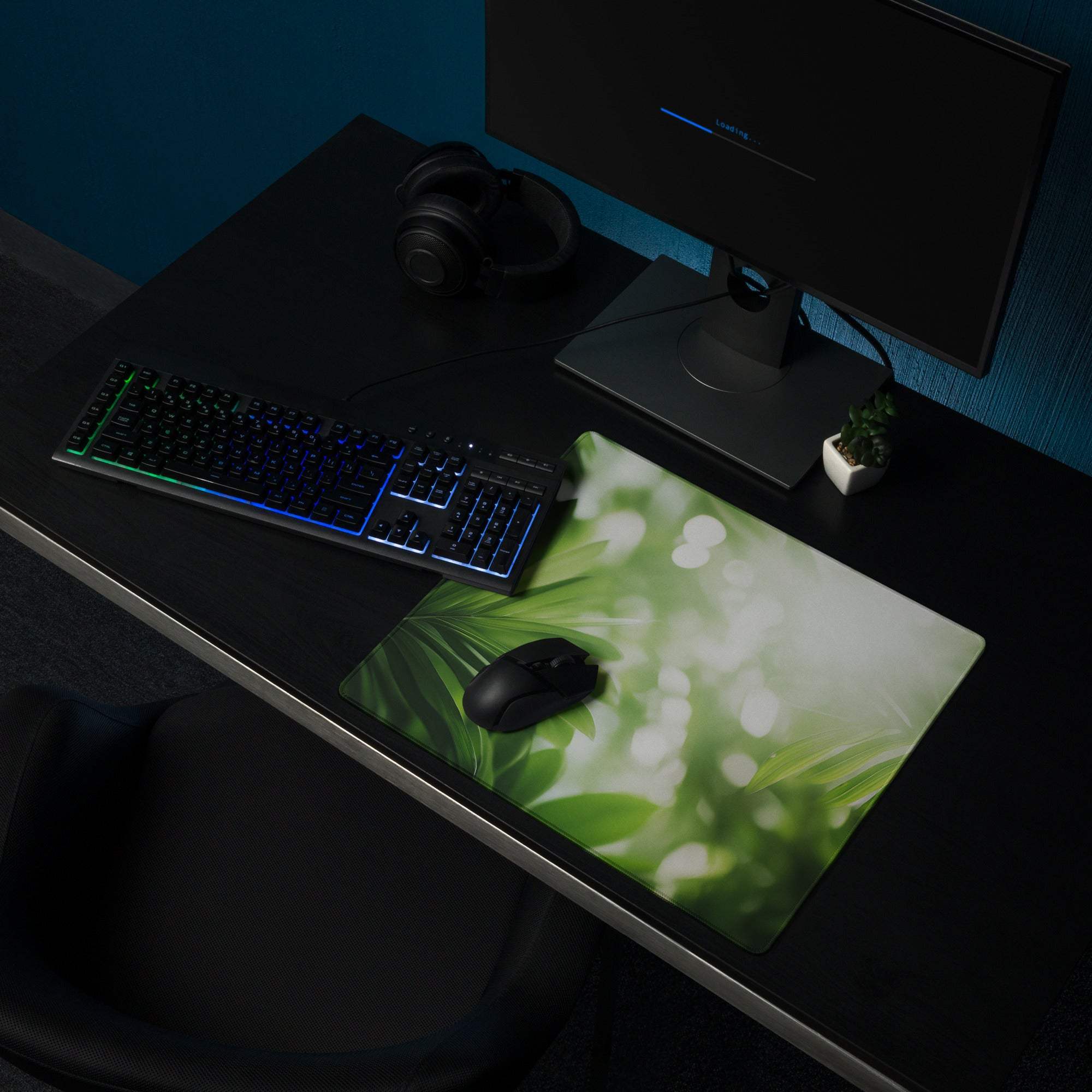 Green leaf-patterned jungle serenity large gaming mouse pad, matte non-slip