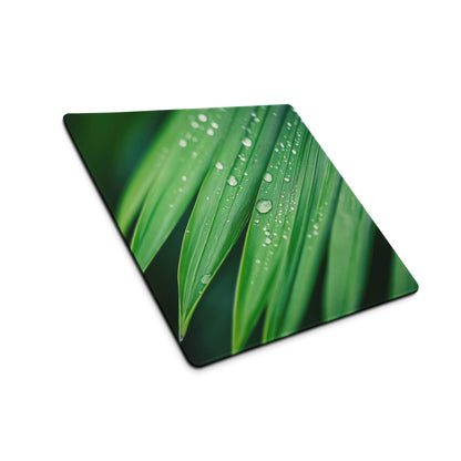 Green leaf-patterned large gaming mousepad with water droplets, non-slip base