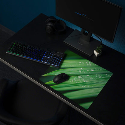 Green leaf-patterned gaming mouse pad with water droplets, non-slip base