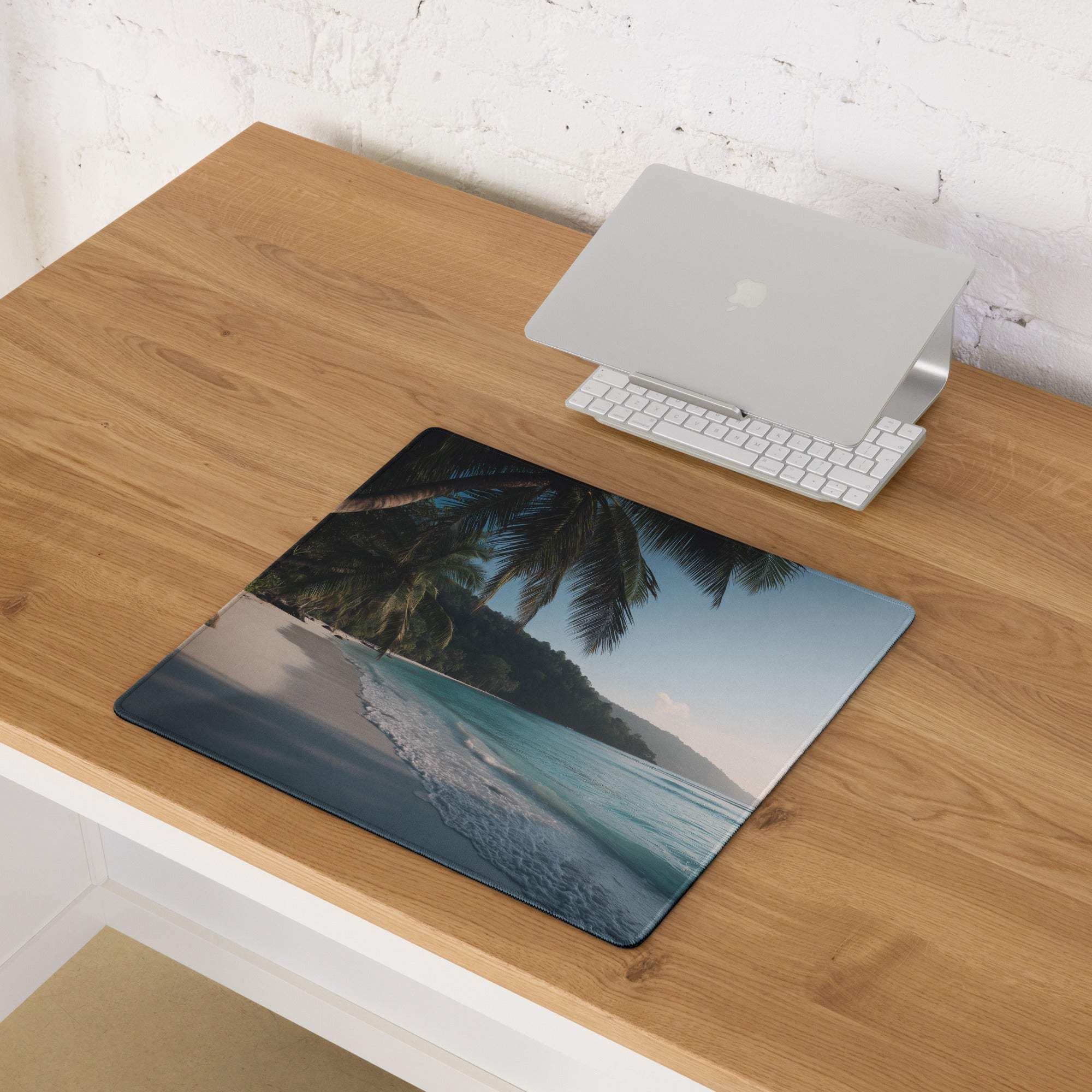 Vibrant tropical beach gaming mouse pad with palm trees, turquoise waves, non-slip base