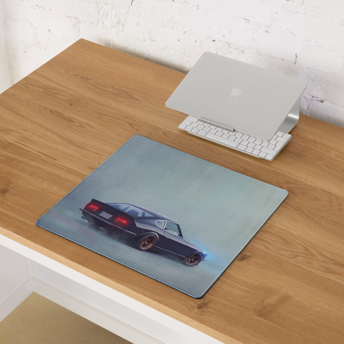 Datsun 240Z Inspired Midnight Blue Bronze Rim Desk Mat – Low-Friction Cloth Setup Mousepad