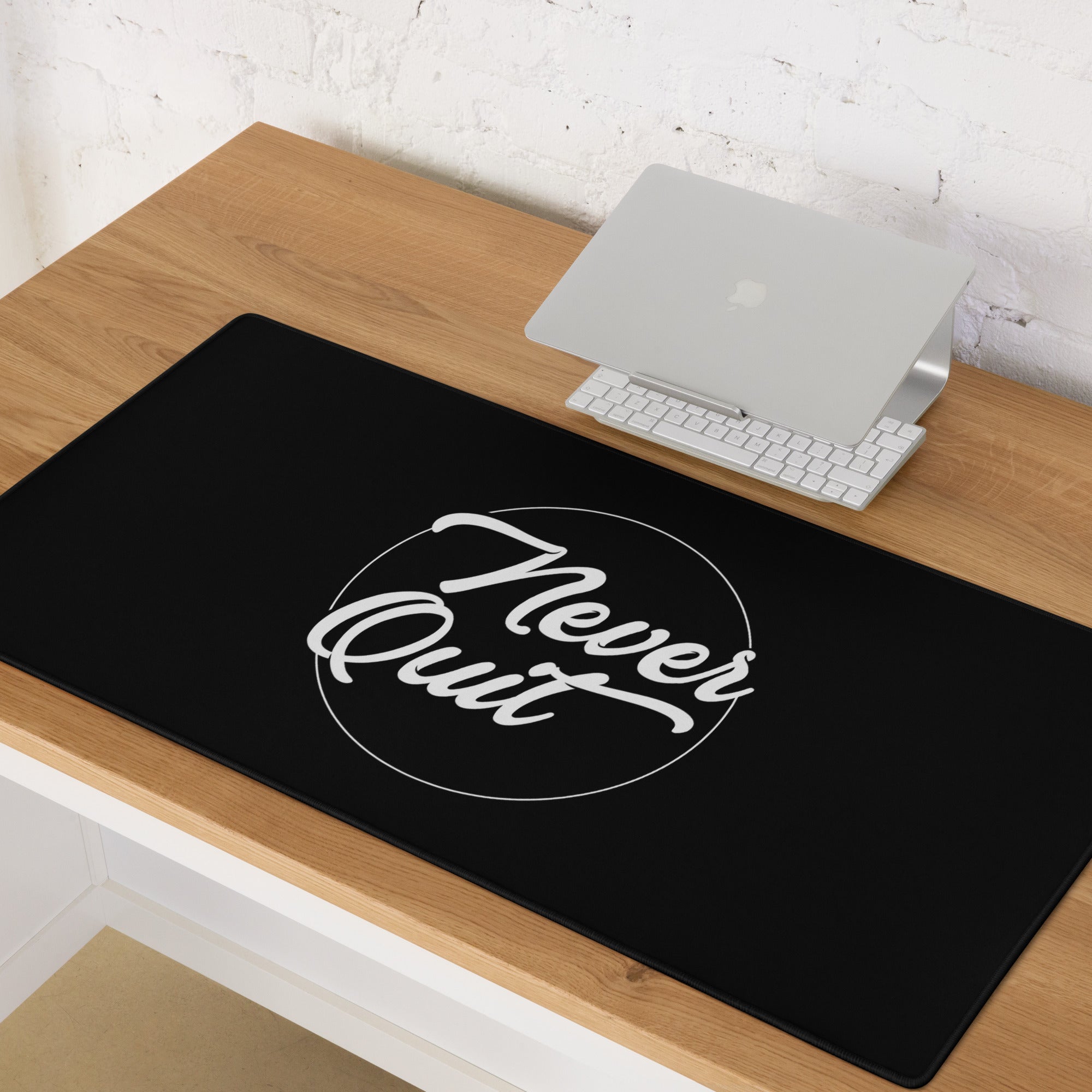 Never Quit Black White Motivational Mouse Pad For Desk And Gaming Setup Modern Typography Art